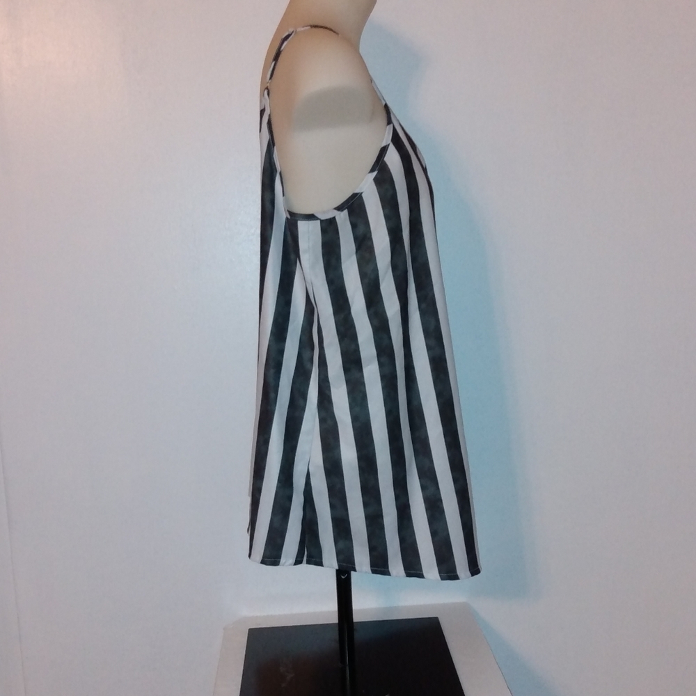 Womens Gray White Stripe Tank Top Sz XL - Picture 2 of 11